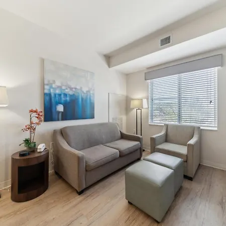 Chic 1 Bedroom I Pool I Gym!